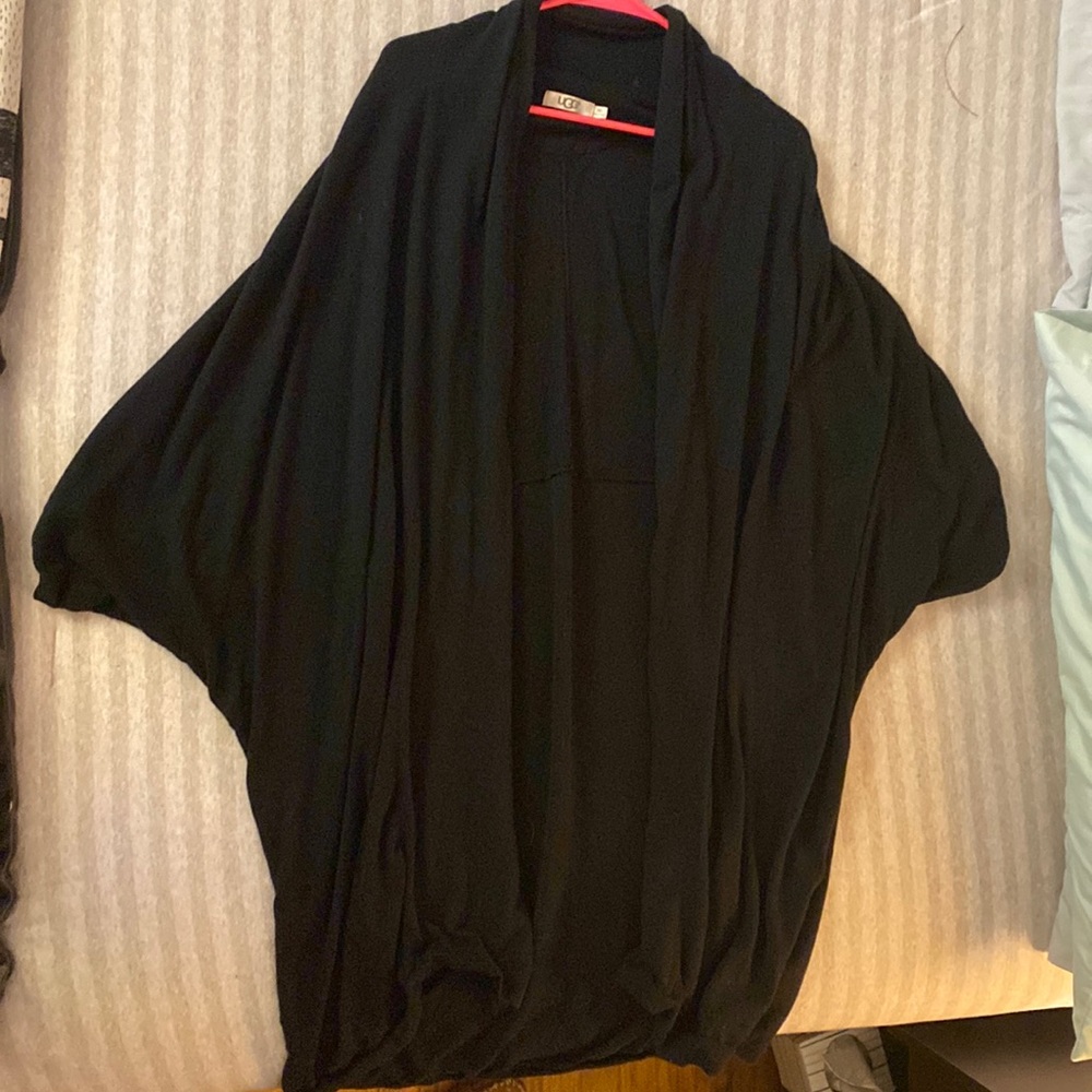 Ugg black duster m/l
